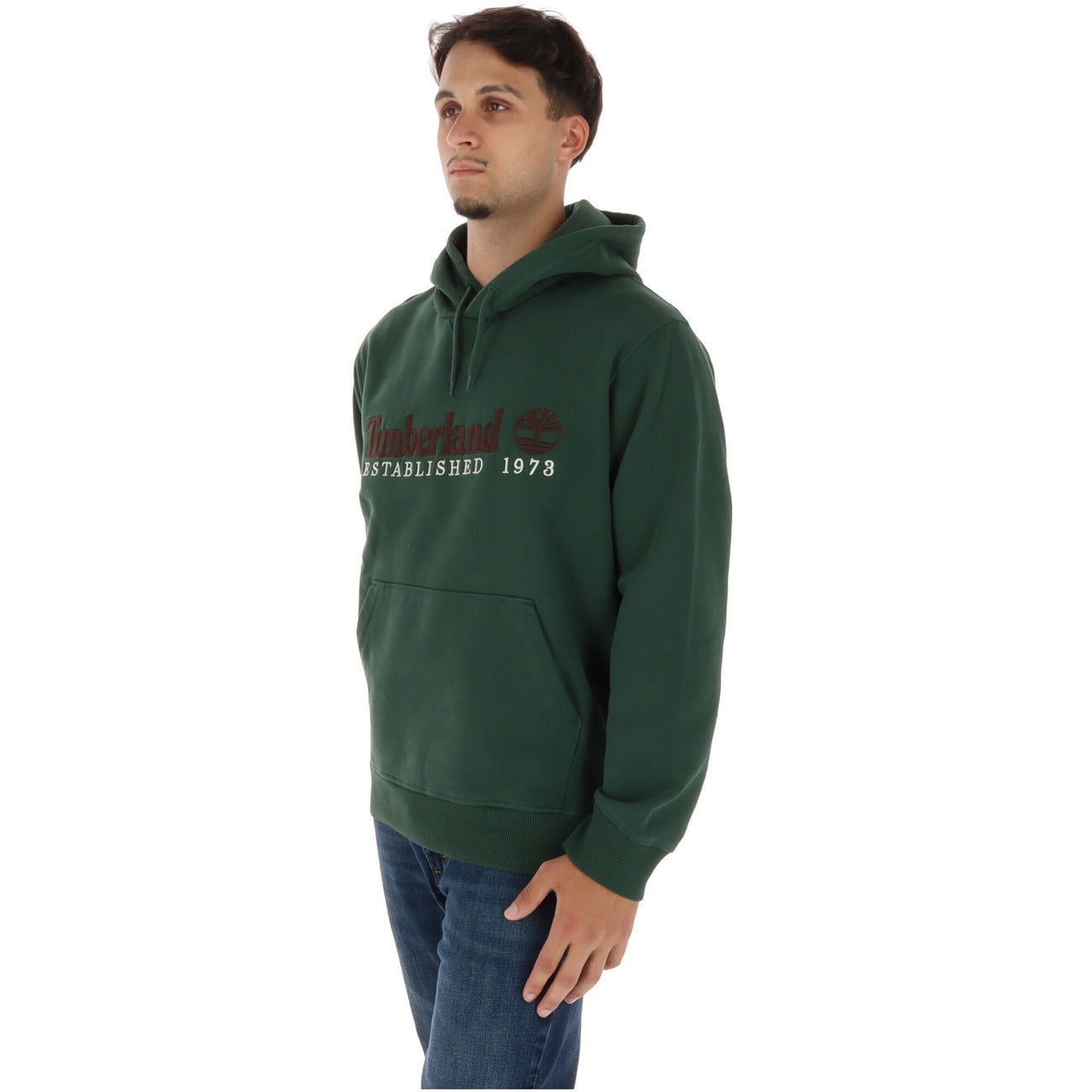 Felpa Timberland uomo verde TBC0YHB6. Hoodie classica in cotone e poliestere con cappuccio regolabile, tasca frontale a marsupio e logo Timberland ricamato.
