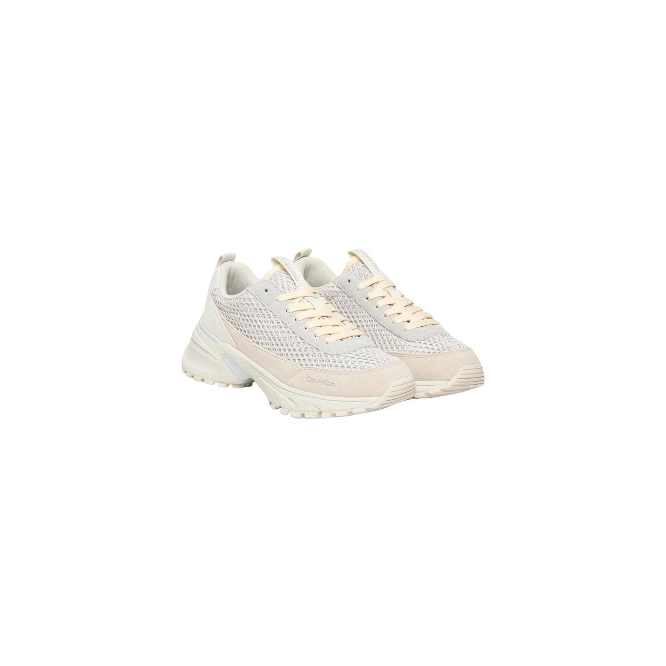 Sneakers Calvin Klein Jeans; Beige, 100% Pelle. Suola alta 4 cm, tomaia traforata traspirante, dettagli a contrasto. Stile minimale e contemporaneo, ideale per la mezza stagione. Vista frontale 