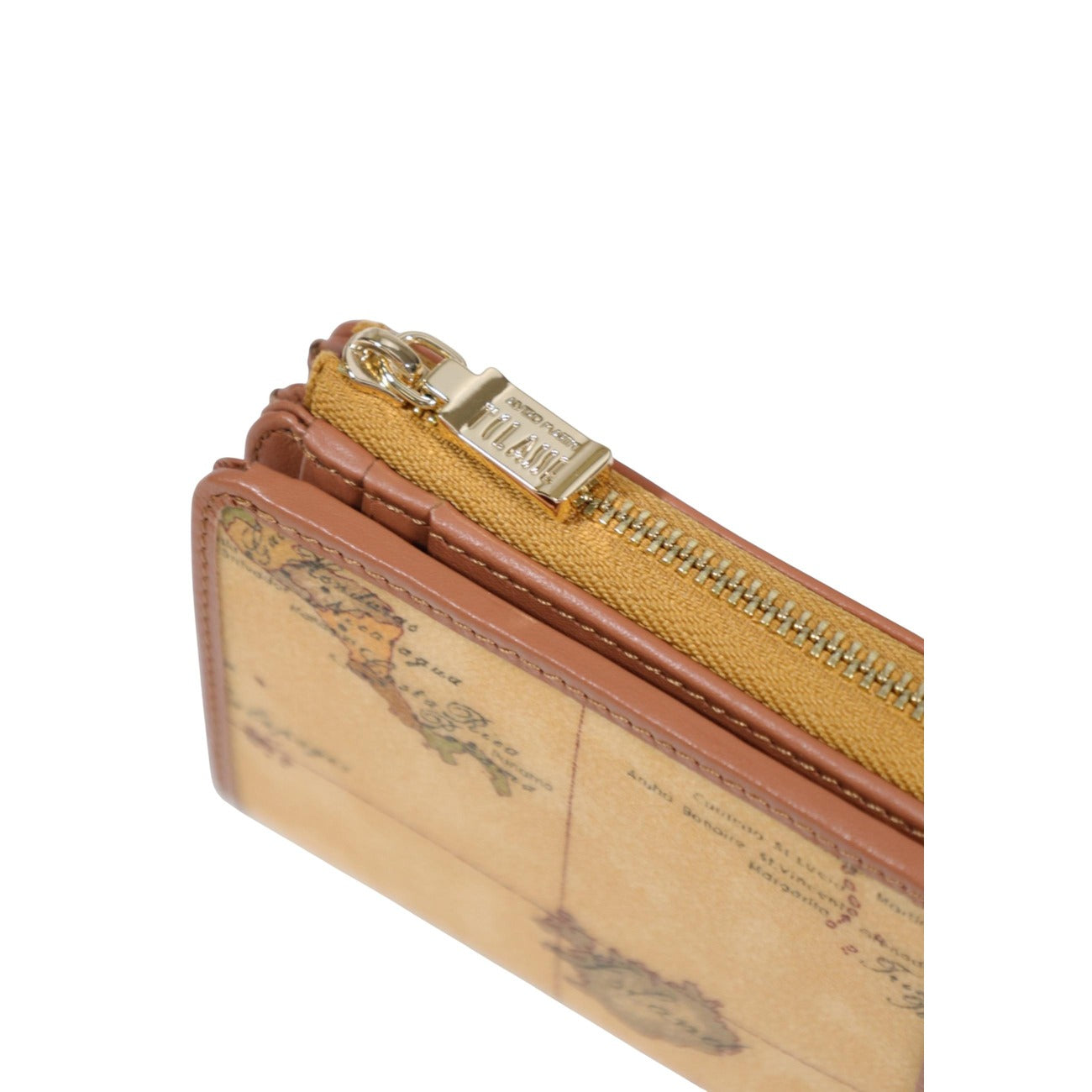 Portafoglio piccolo Alviero Martini Prima Classe donna Geo Classic C W081 6000. Mini portafoglio zip intorno beige in pelle con mappa geografica, scomparti per carte, banconote e monete, accessorio da borsa compatto ed elegante 4 stagioni.