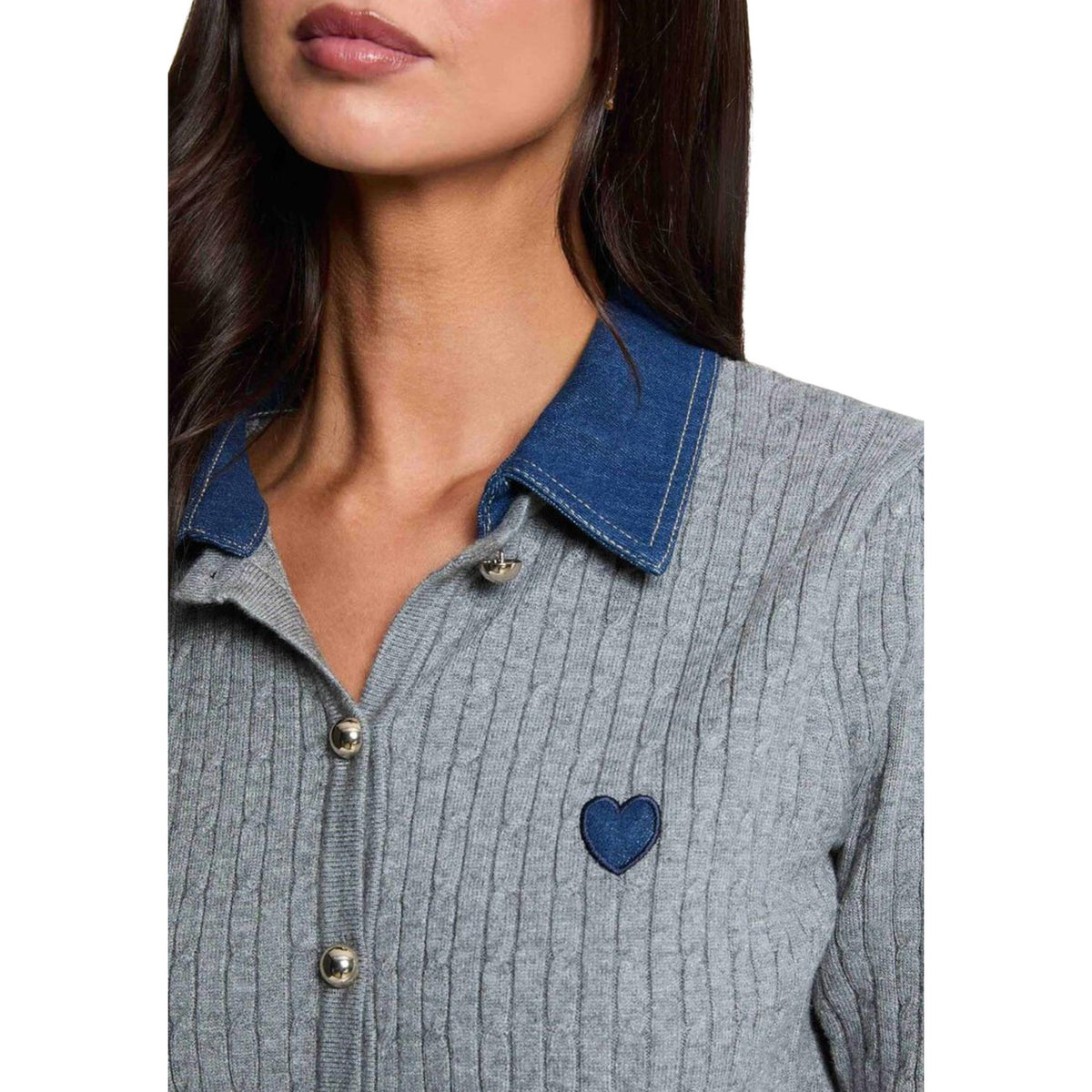 Maglione donna con colletto a revers Morgan De Toi 262-MROSALA. Maglia sottile aderente a maniche lunghe in poliestere e viscosa con bottoni frontali.