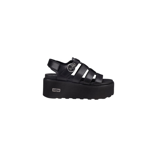 Cult Nancy 4488; Sandalo Platform Nero. 100% Pelle, tacco 7 cm. Fibbia rotonda decorativa, suola scanalata ammortizzata, interno in pelle. Stile urban-rock premium. Laterale 