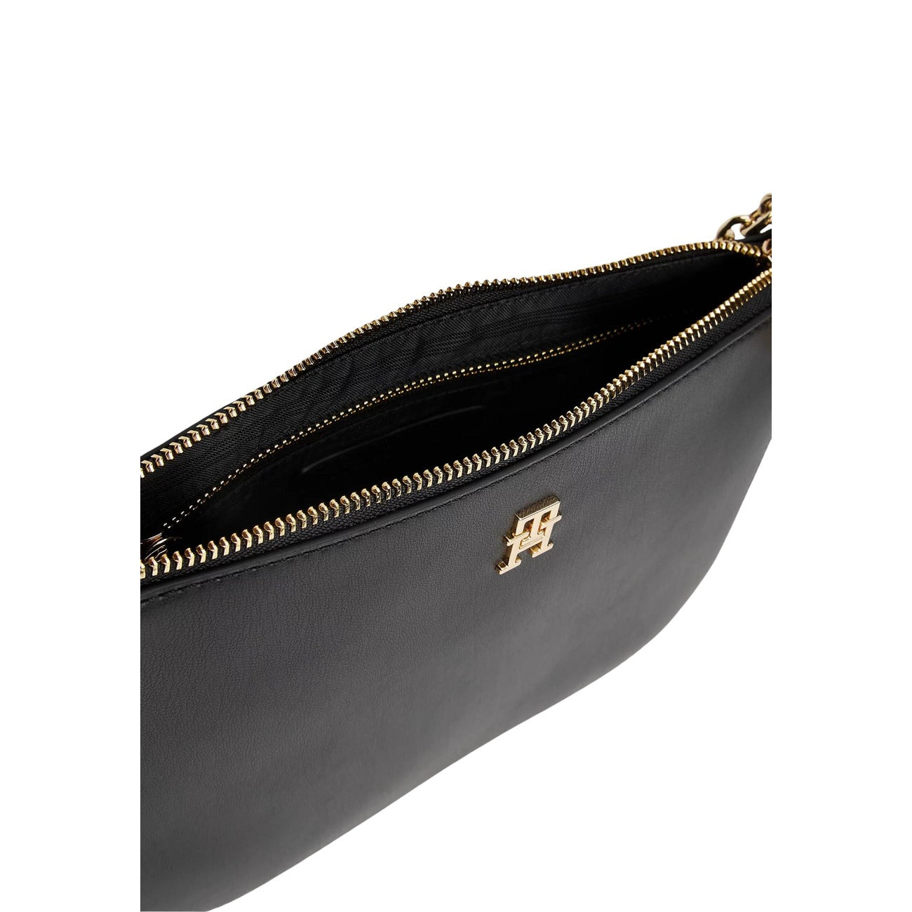 Borsa Tommy Hilfiger Convertible; 100% Poliuretano. Doppia tracolla (catenella e coordinata), chiusura con zip, dettagli metallici dorati. Design versatile e moderno, capienza 2,3 litri. Colore nero vista aperta 