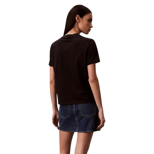 Calvin Klein NYC Logo Tee; 100% cotone, girocollo, stampa frontale. La t-shirt da donna iconica dal gusto metropolitano e vestibilità confortevole. Colore nero. Vista posteriore