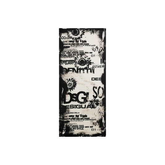 Sciarpa Desigual donna bianca beige FOU_LETTERING. Foulard lungo leggero ed ecologico in viscosa con grafica scritte e lettere nero e grigio su fondo panna, bordi rifiniti, accessorio donna autunno inverno.