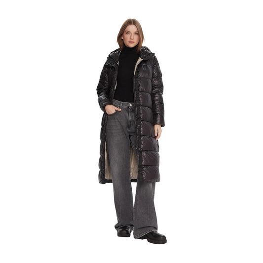 Piumino lungo Blauer nero donna Adelaide 26WBLDK02073. Giubbotto lungo al polpaccio nero lucido trapuntato con cappuccio, zip doppio cursore, bottoni automatici e logo Blauer, cappotto invernale casual da donna.