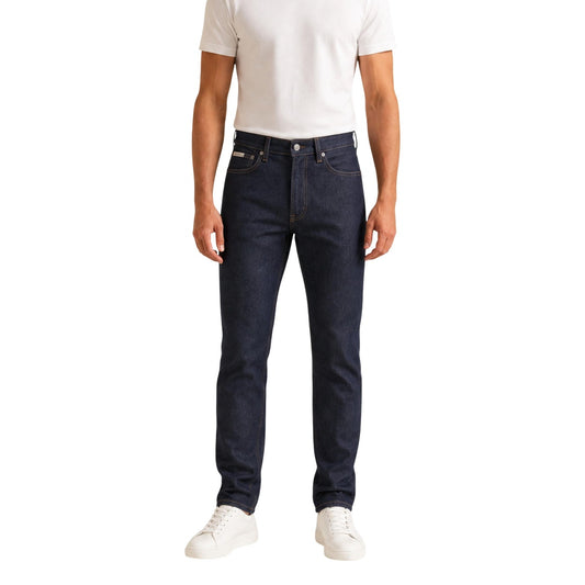 Jeans Calvin Klein Jeans uomo blu slim LV04RH705G. Pantaloni in denim stretch 4 stagioni con taglio aderente, cuciture in contrasto e salpa logo CK posteriore, abbigliamento uomo casual.