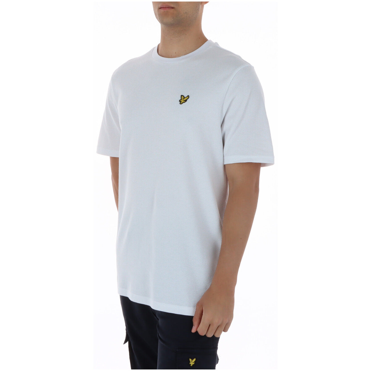 T-shirt Jacquard Relaxed; 100% Cotone. Trama lavorata a rilievo, fit rilassato, traspirante. Maglia uomo girocollo dal design sobrio e raffinato per la PE26. Colore bianco vista frontale 