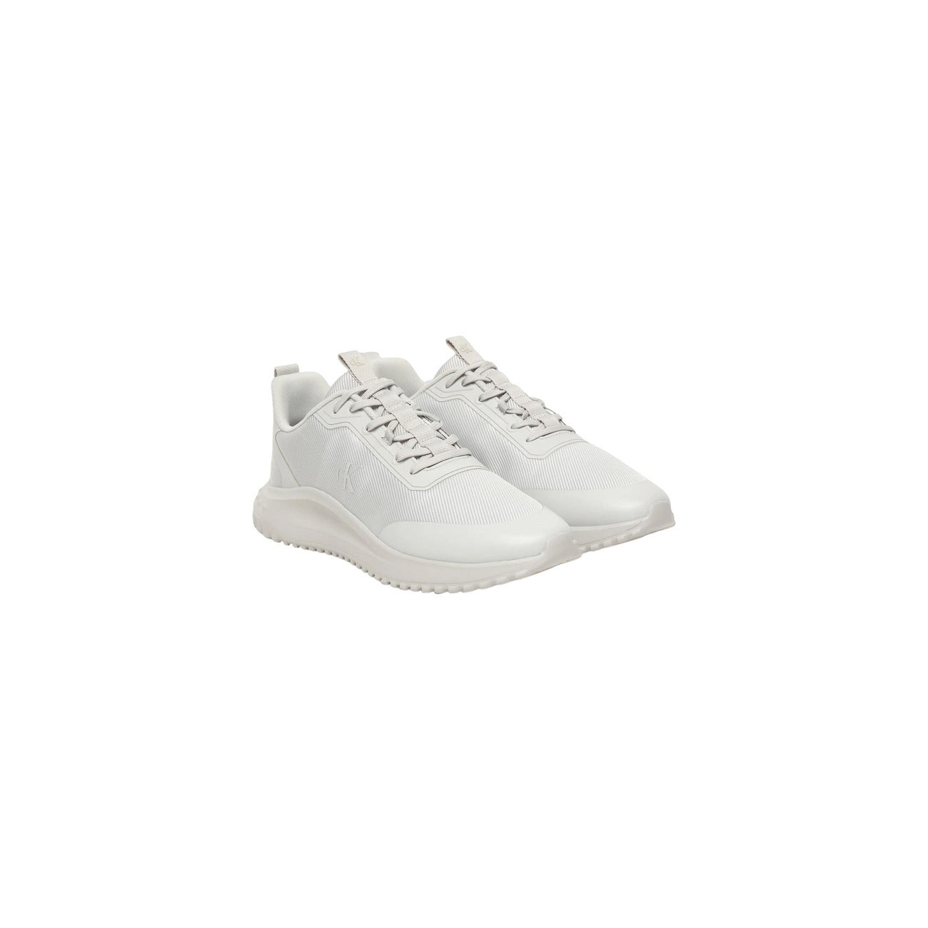 Sneakers Calvin Klein Mesh; Bianco. Tomaia in rete tecnica, finiture termosaldate, suola in EVA ultraleggera. Calzata a calzino, traspiranti e performanti, collezione Primavera/Estate. Vista Frontale 