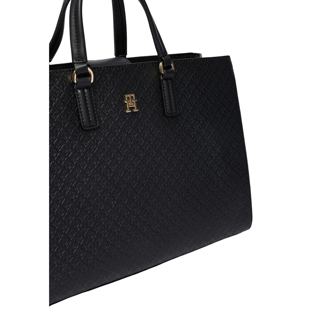 Tommy Hilfiger TH Daily Satchel; 100% poliuretano. Logo metallico dorato, piedini alla base, doppi manici. Borsa donna grande, strutturata e resistente per la stagione PE26. Colore nero vista frontale Dettagli