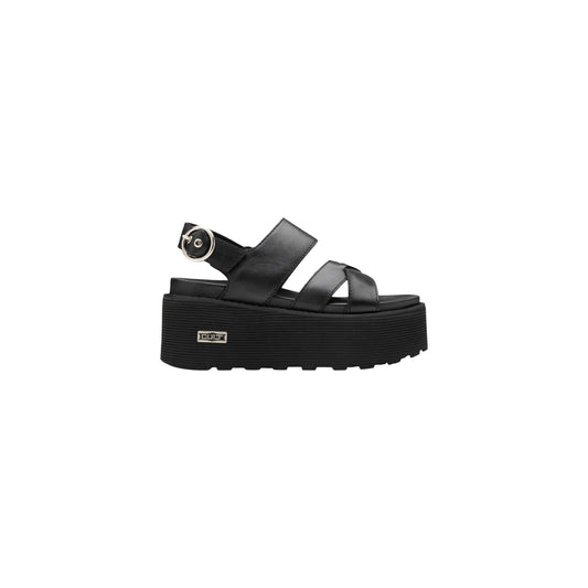 Sandali Platform Cult Nancy; Nero. 100% Pelle, tacco 6 cm. Fasce incrociate, chiusura con fibbia, suola a righe con logo metal. Grintosi, alti e ultra-moderni. Laterale 