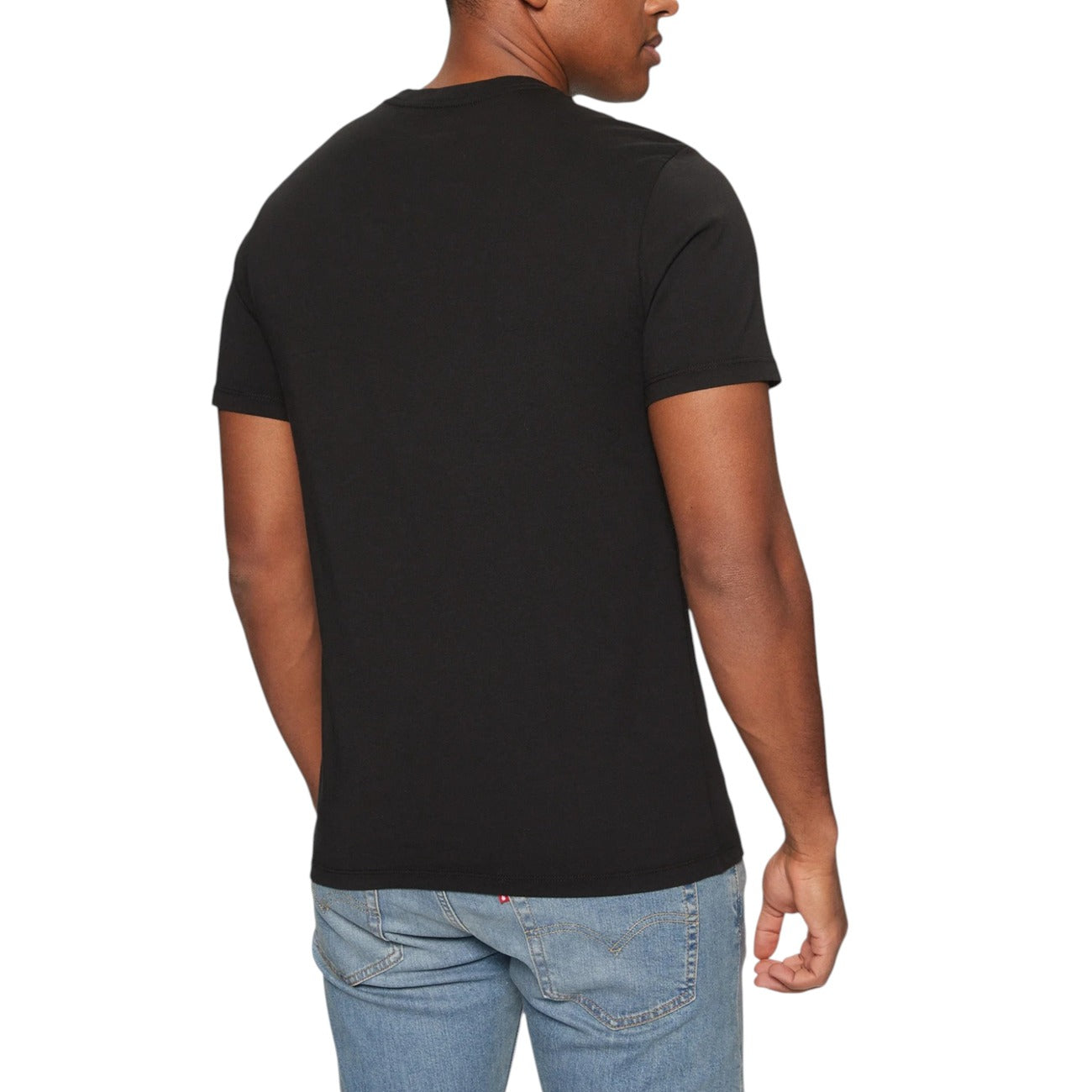 T-shirt Levi's Uomo Nera; 100% Cotone Jersey. Stampa grafica, maniche corte, scollo tondo. Vestibilità regolare/attillata, lavabile a 30°C. Stile casual intramontabile.