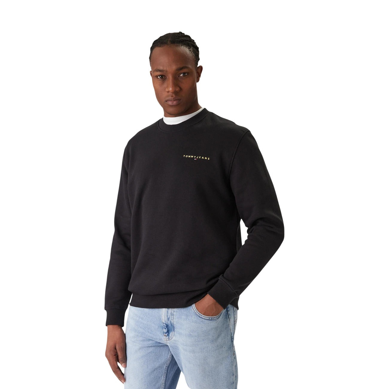 Felpa Tommy Hilfiger Jeans uomo girocollo nera DM0DM20249. Felpa casual in cotone felpato con scollo tondo, finiture elasticizzate a costine e scritte logo Tommy Jeans ricamate sul petto, abbigliamento uomo autunno inverno.