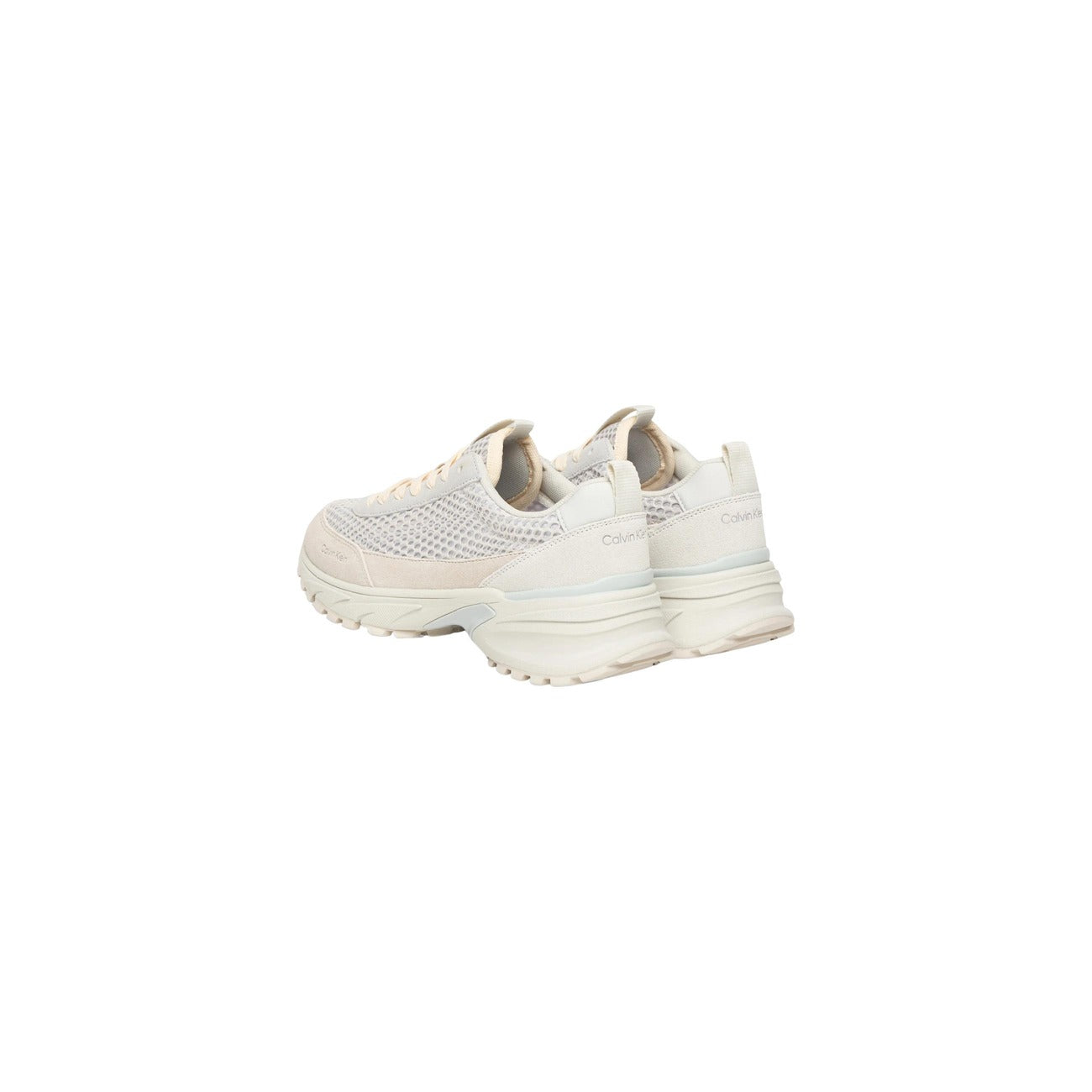 Sneakers Calvin Klein Jeans; Beige, 100% Pelle. Suola alta 4 cm, tomaia traforata traspirante, dettagli a contrasto. Stile minimale e contemporaneo, ideale per la mezza stagione. Vista posteriore 