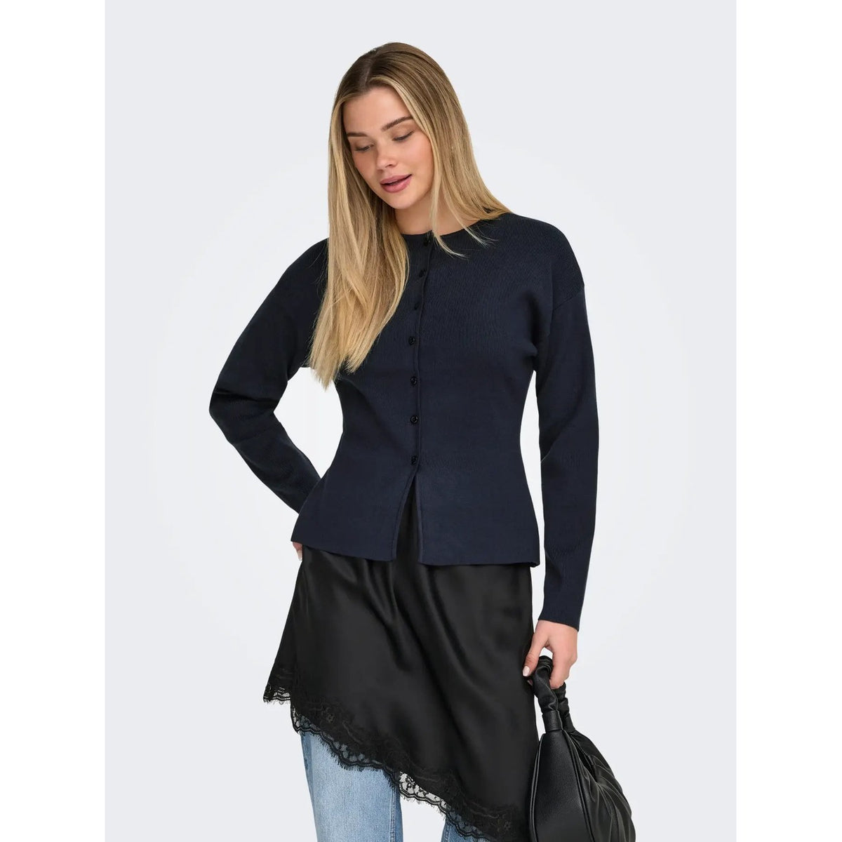 Cardigan in maglia piatta da donna Only codice 15370435 con maniche voluminose, scollo paricollo e chiusura a bottoni nei colori marrone Chocolate Torte, blu Night Sky e grigio Light Grey Melange.