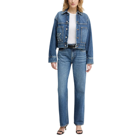 Giacca Cropped Calvin Klein; Blu Denim. 100% Cotone. Taglio corto, tasche frontali, bottoni in metallo, logo "CK" ricamato. Stile casual/urban per tutte le stagioni. Figura intera 