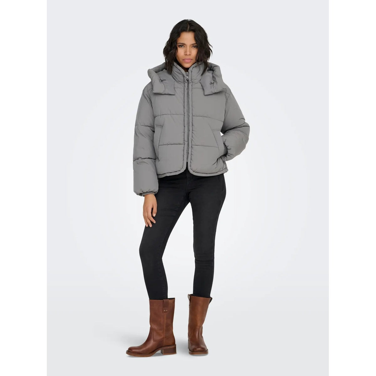 Piumino corto donna Only – Giacca invernale con cappuccio e zip 15366705.