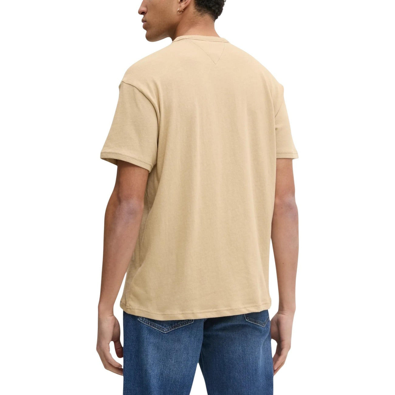 T-shirt Tommy Jeans DM0DM21110; 100% cotone, regular fit, logo stampato sul petto. Stile casual-sportivo versatile Colore beige vista posteriore 