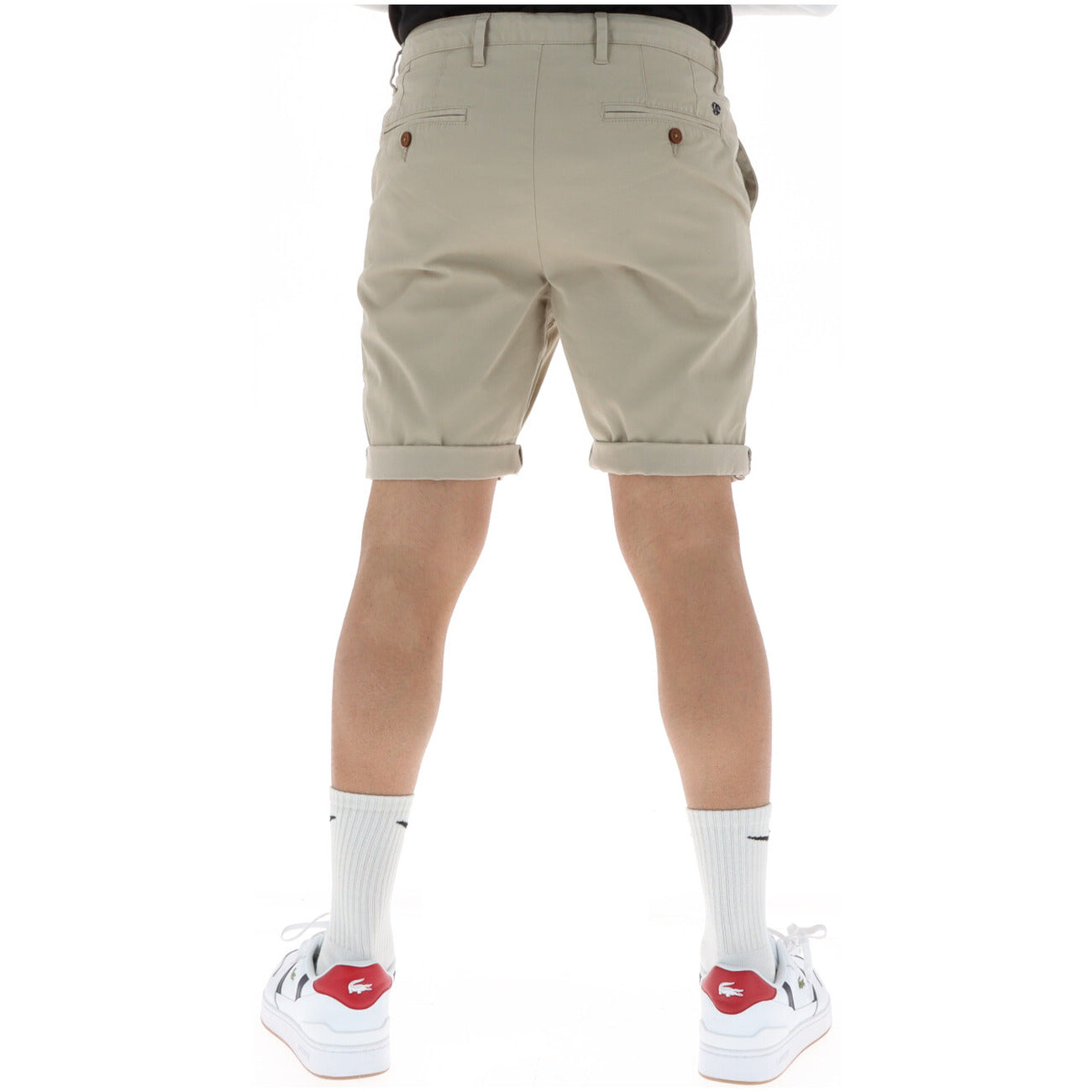 Bermuda beige Chino Shorts Vintage International; 98% cotone, vestibilità slim, modello 4 tasche. Il classico senza tempo per l'estate. Vista posteriore 
