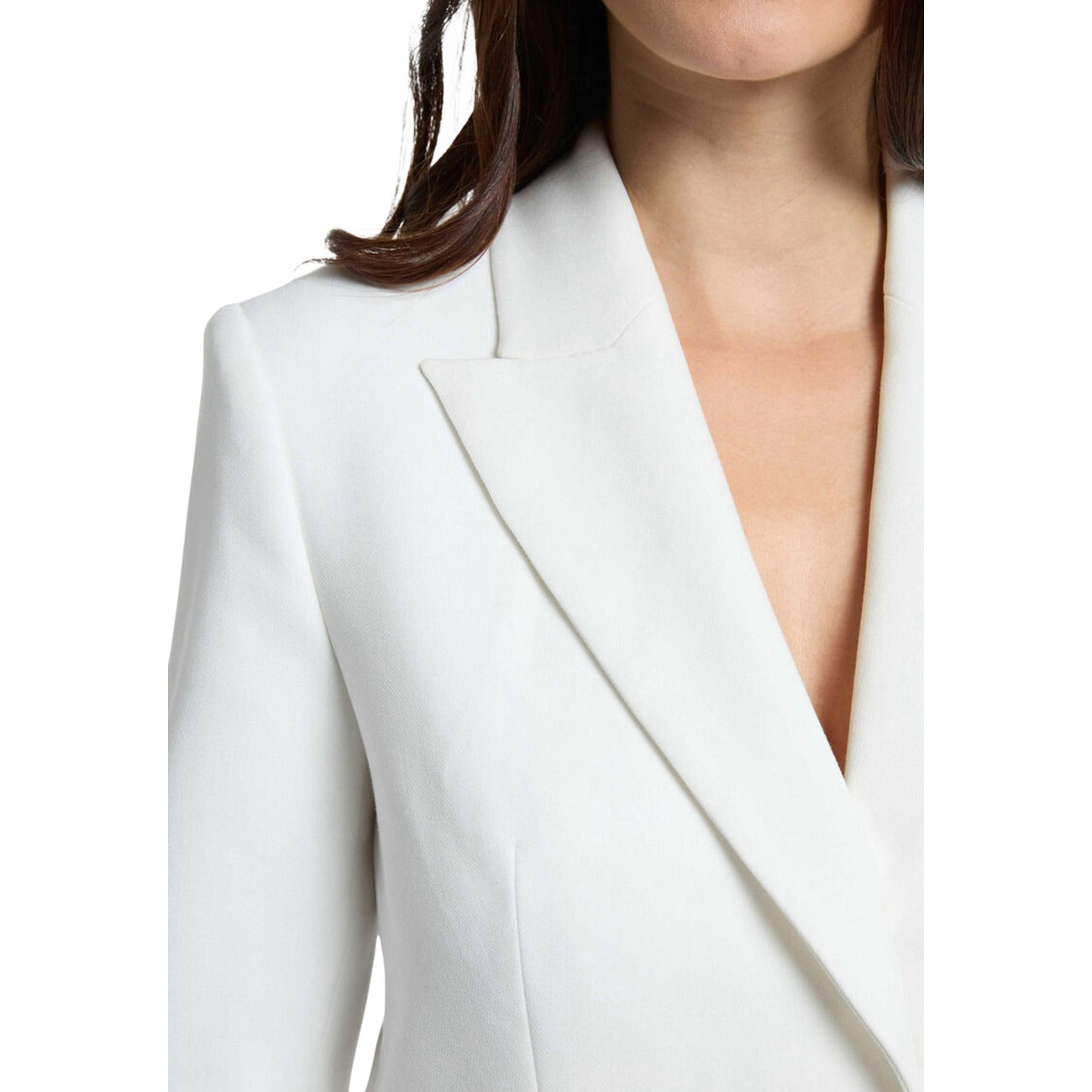 Blazer Monopetto Morgan De Toi; 77% Poliestere, 17% Viscosa, 6% Elastam. Nero, bottone singolo, tasche con patta. Giacca donna elegante e stretch per la stagione PE26. Dettaglio scollo 