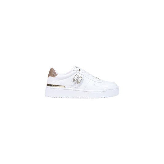 Scarpe Guess Maggnet bianche e oro donna FLFMAG ELE12. Sneakers basse platform bianche da donna con dettagli laminati metallici dorati, suola alta 4 cm e logo a rilievo sul retro, scarpe casual glamour 4 stagioni.