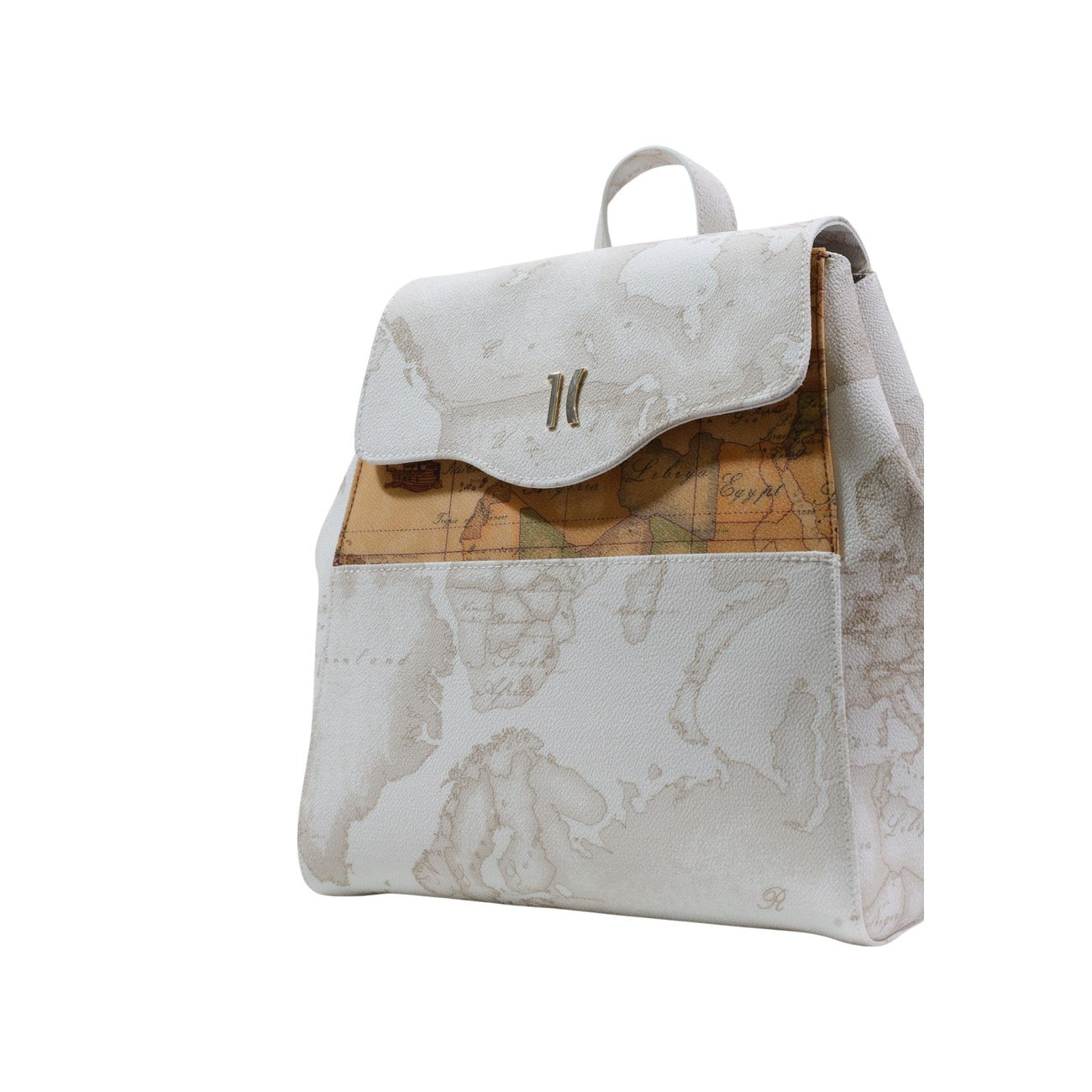 Zaino Alviero Martini 1ᴬ Classe; Mix Geo White/Classic. Chiusura con patta e magnete, metalleria dorata, spallacci regolabili. Interno organizzato con tre tasche e portatessere. Stile casual-chic Primavera/Estate. Dettaglio stampa 