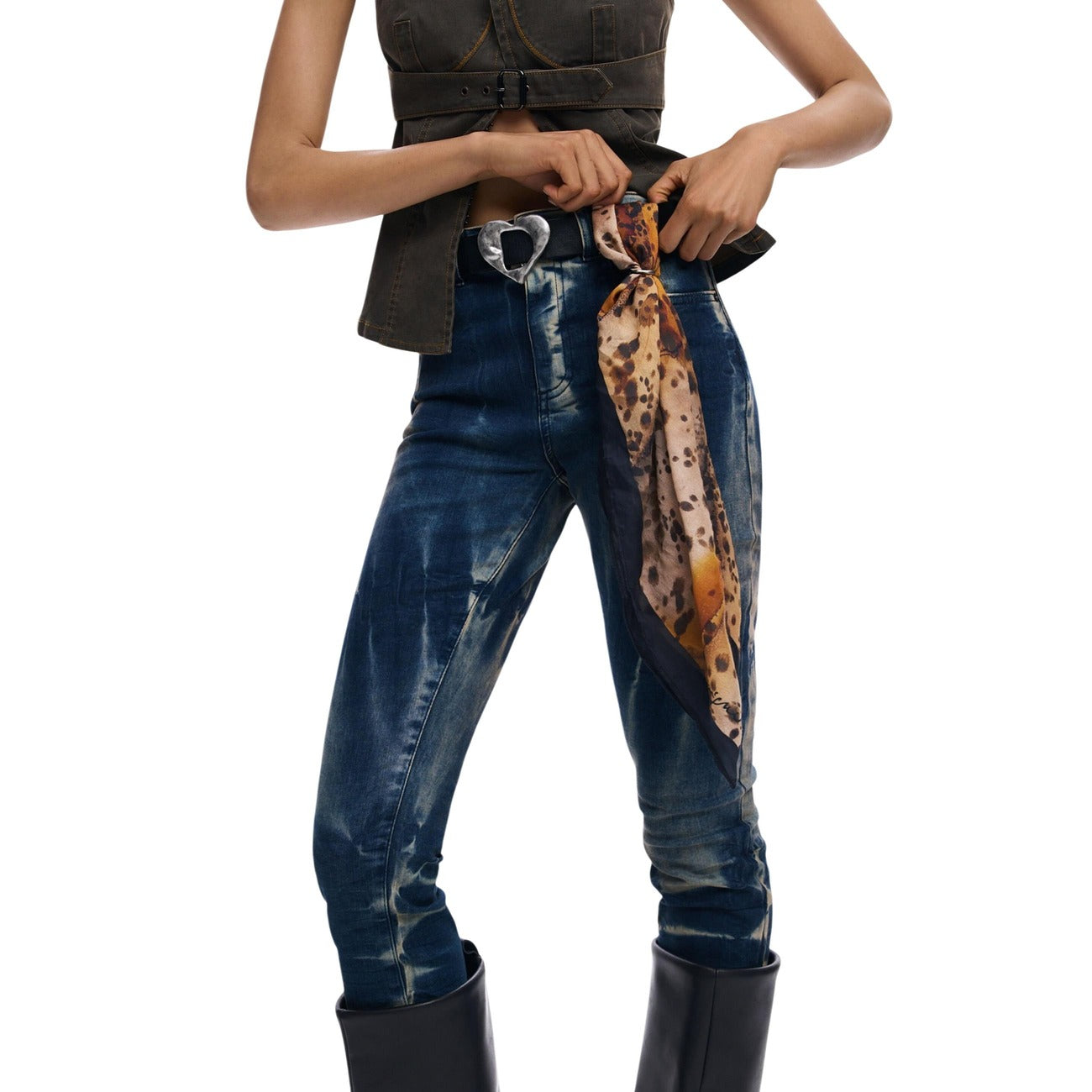 Sciarpa donna Desigual FOULARD HONEY beige quadrata con stampa grafica primavera estate