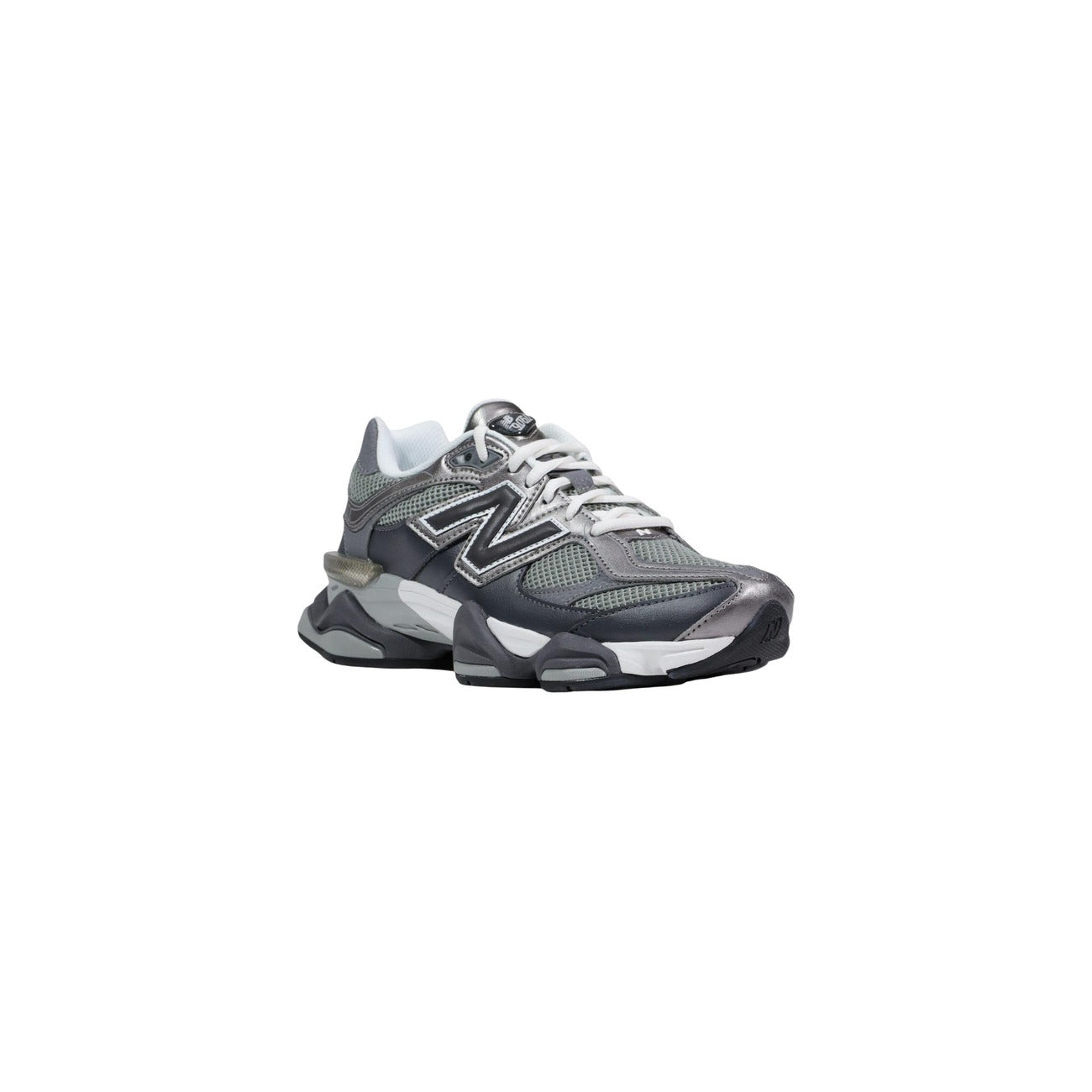 New Balance 9060 Shifted; 100% Sintetico e Mesh. Suola ampia ammortizzata, logo N iconico, design futuristico. Sneakers uomo traspiranti e confortevoli per la stagione PE26. Vista frontale 