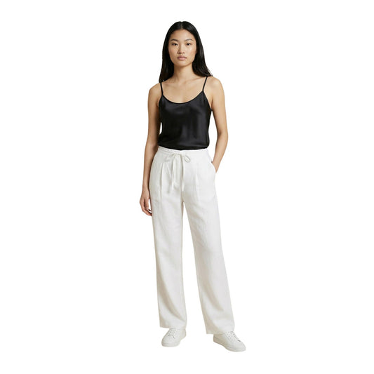 Pantaloni Wide Leg Bianchi Only; Effetto Lino. Vita elastica con coulisse, tessuto leggero in viscosa, vestibilità ampia. Freschezza e stile minimalista per l'estate. Figura intera 