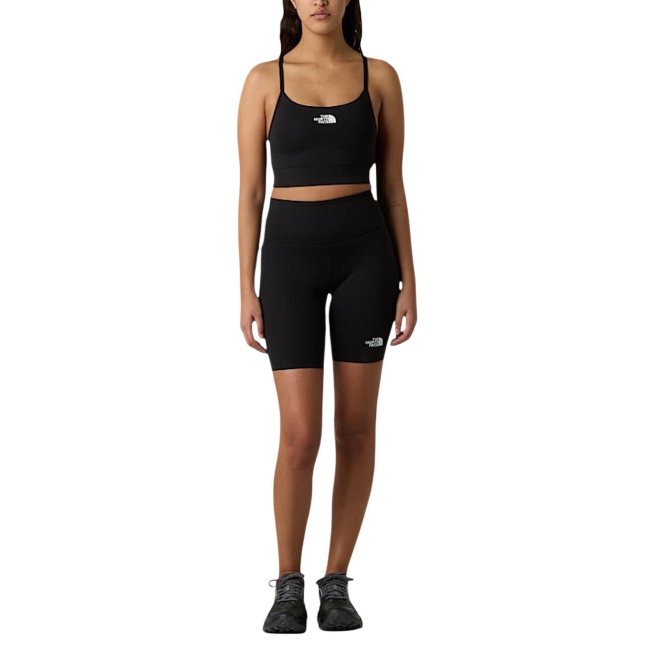 Pantaloncini The North Face donna neri aderenti sportivi vita alta 88% poliestere 12% elastan - vista frontale indossata da modello figura intera