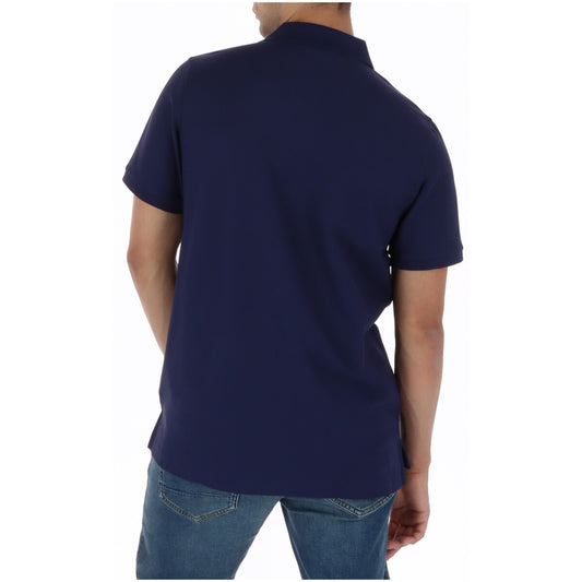 Polo Psycho Bunny Blu; 100% Cotone Pima Peruviano. Bottoni in madreperla, colletto anti-arrotolamento, logo ricamato e spacchi laterali. Tessuto piqué traspirante, qualità premium Made in Peru. Vista posteriore 