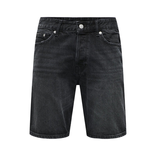 Bermuda Denim Nero Only & Sons; Cotone Biologico e Riciclato. Vestibilità regular, lunghezza sopra il ginocchio, stile 5 tasche. Leggeri, ecosostenibili e perfetti per un outfit urban estivo. Frontale stesa