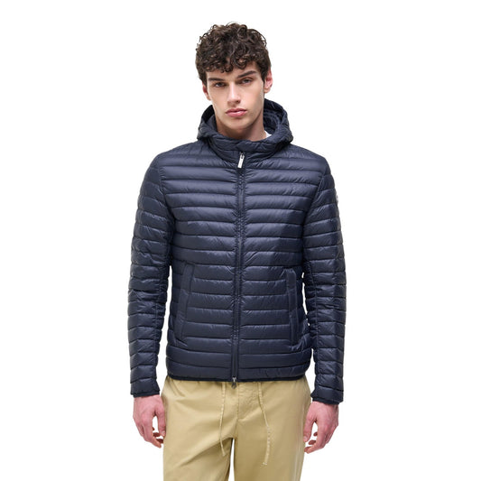 Piumino uomo Colmar Originals blu navy 100 grammi 1245 8VX. Giacca leggera da uomo blu scuro in tessuto opaco idrorepellente con interno a contrasto, cappuccio fisso, bottone al collo, zip doppio cursore e bordo elastico logato, giubbotto primaverile casual sportivo.
