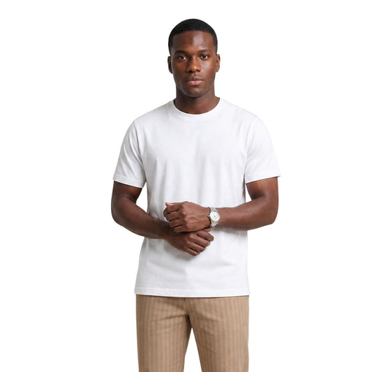 T-shirt Bianca Hydra Clothing; 100% Cotone. Girocollo, maniche corte, tinta unita. Vestibilità comoda, naturale sulla pelle e ultra-versatile. L'essenziale di qualità per il guardaroba maschile. Vista frontale 