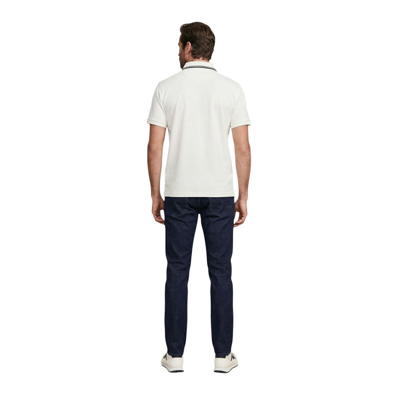 Polo Guess uomo bianca scollo tondo - vista posteriore retro indossata da modello figura intera