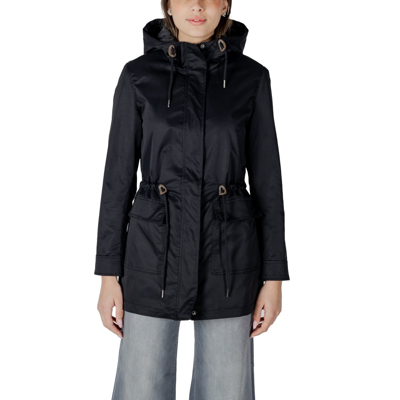 Only ONLLOUISE Parka CC LIFE OTW; giacca donna con cappuccio e coulisse in vita, 100% poliestere, tasche funzionali e vestibilità regolare regolabile, stile urban versatile. Vista frontale 