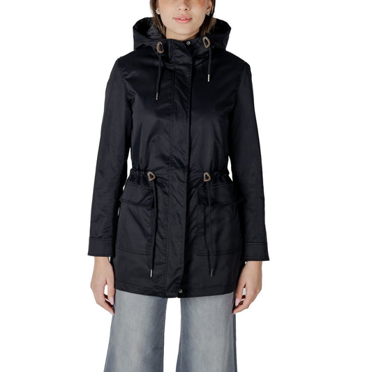 Only ONLLOUISE Parka CC LIFE OTW; giacca donna con cappuccio e coulisse in vita, 100% poliestere, tasche funzionali e vestibilità regolare regolabile, stile urban versatile. Vista frontale 