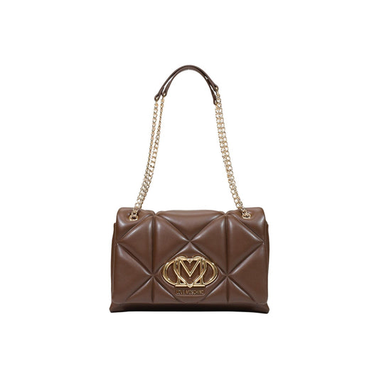 Zainetto Love Moschino donna marrone modello JC4037PP. Zaino piccolo da città color marrone cioccolato/cuoio trapuntato con tasca davanti, finiture e grande scritta logo in metallo oro, stile glamour, elegante e casual chic.