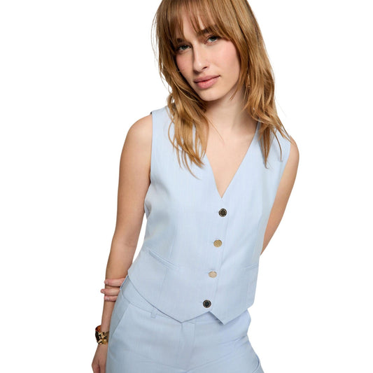 Gilet donna Morgan De Toi; taglio sartoriale, chiusura a 4 bottoni, scollo a V, tasche a filetto. Stile professionale e sofisticato. Colore azzurro. Vista frontale 