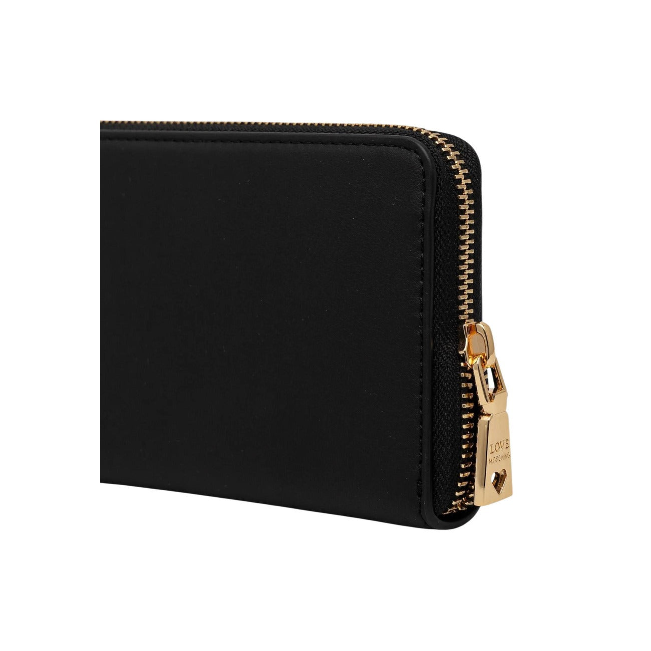 Portafoglio Love Moschino donna nero grande modello JC5611PP1. Portafogli zip-around in ecopelle nera con logo metallico dorato lucido sul davanti e scomparti interni per tessere e monete, stile classico ed elegante.