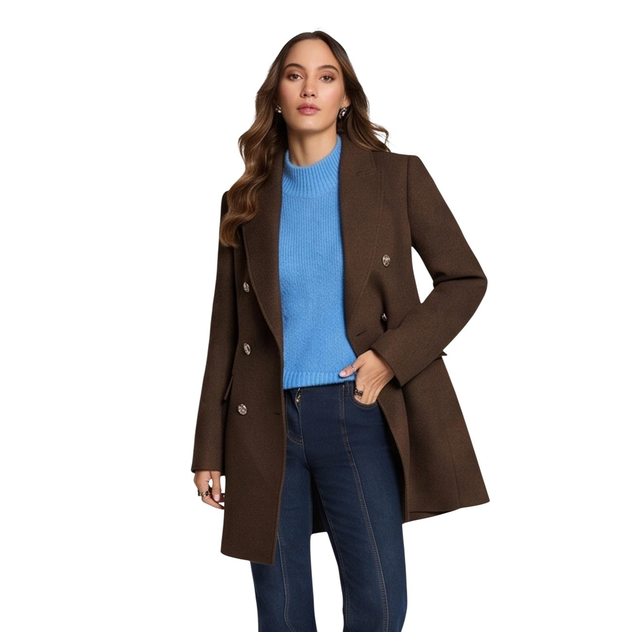 Cappotto Morgan De Toi donna marrone 252-GCHA. Cappotto lungo elegante foderato in misto lana, abbottonatura doppiopetto con bottoni in metallo, collo a rever ampio e vestibilità dritto-regolare per l'inverno.