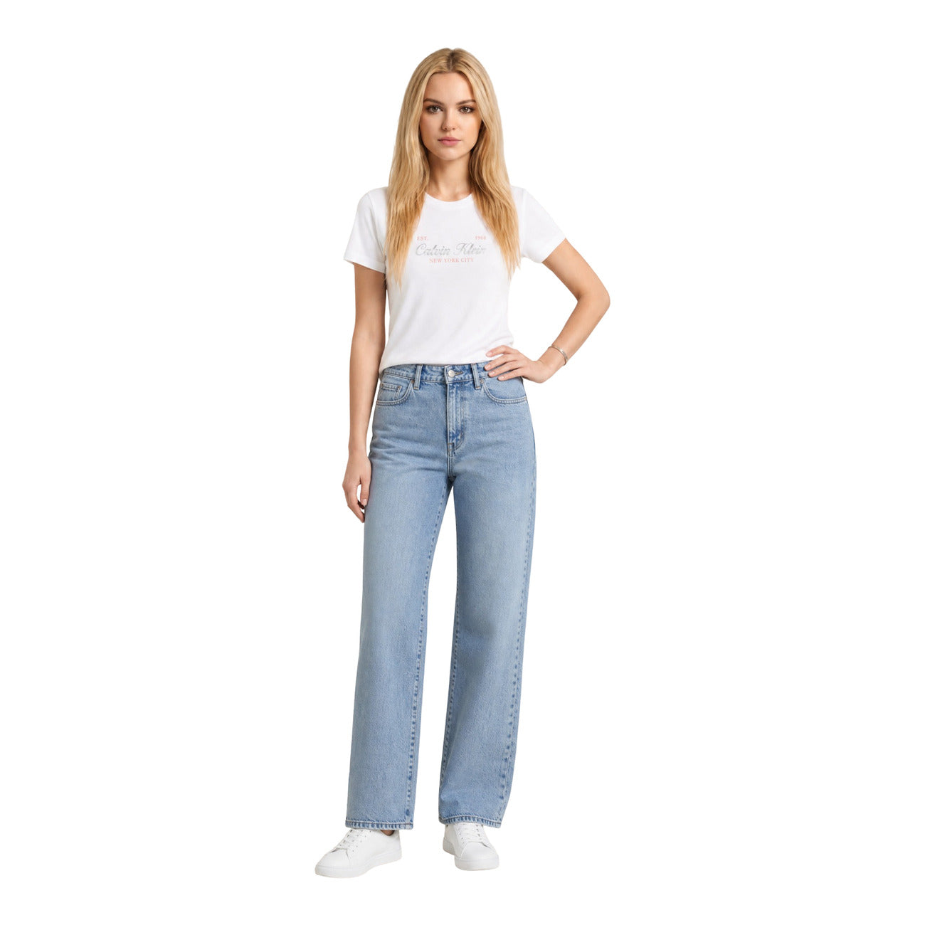 T-shirt Donna Bianca Calvin Klein Jeans; 100% Cotone. Taglio regular fit, maniche corte e scollo tondo. Stampa frontale nera logo 'Est. 1968 New York City', tessuto leggero stile casual-urban. Figura intera frontale 