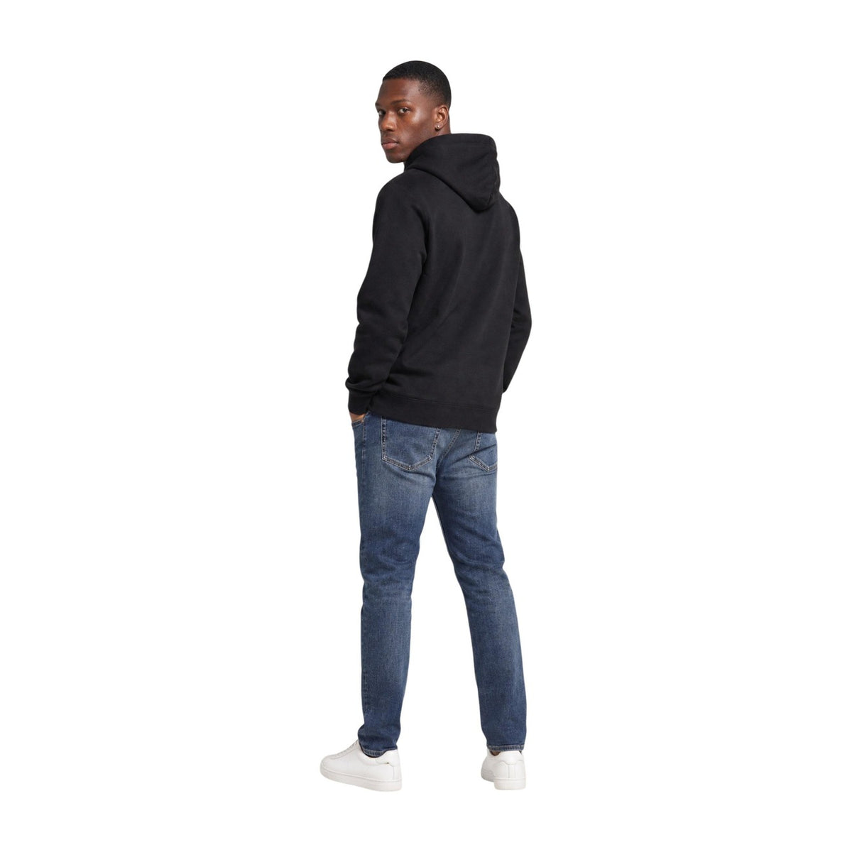 Felpa Calvin Klein Jeans uomo nera con cappuccio LV04RG269G. Felpa in spugna di cotone con finitura mano pesca, tasca a marsupio frontale, coulisse e stemma monogramma Calvin Klein sul petto, abbigliamento casual uomo autunno inverno.