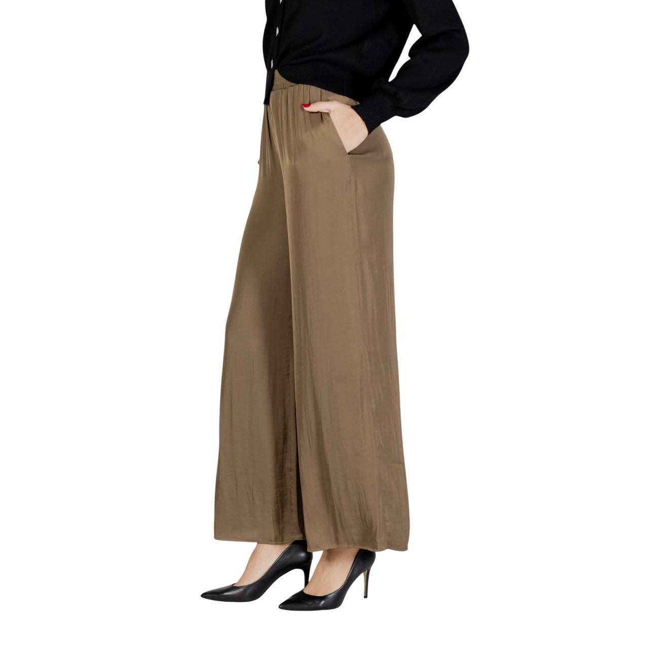 Pantaloni Morgan De Toi donna verdi con zip e bottone tasche - vista laterale indossati da modello
