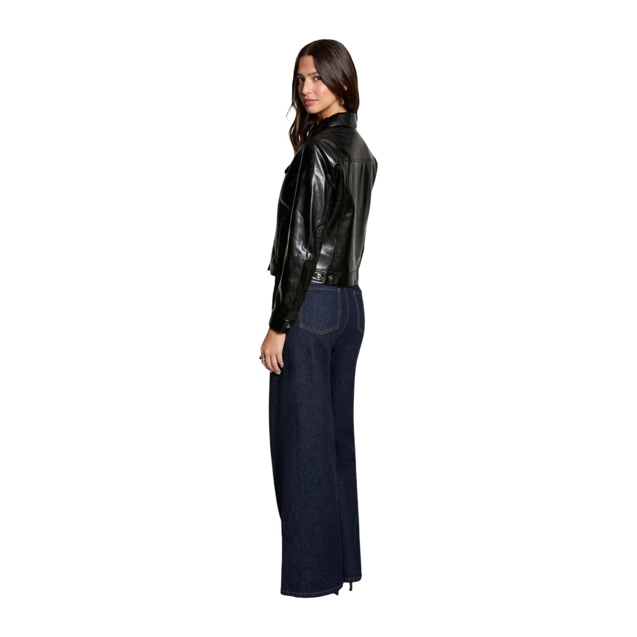 Giacca Morgan De Toi donna nera 262-GFALOU. Giubbotto corto leggero in materiale sintetico con cuciture a vista, colletto classico, chiusura frontale con cerniera e bottoni logati in metallo, capospalla casual mezza stagione.