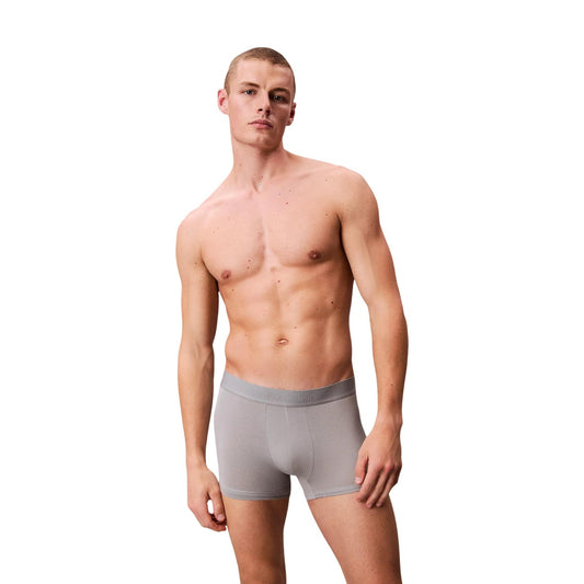 Pack 3 Boxer Calvin Klein ICON; grigio. 95% Cotone, 5% Elastan. Vita media con fascia Infinity Bond senza cuciture. Tessuto traspirante, sostegno naturale, collezione SS26 vista frontale 