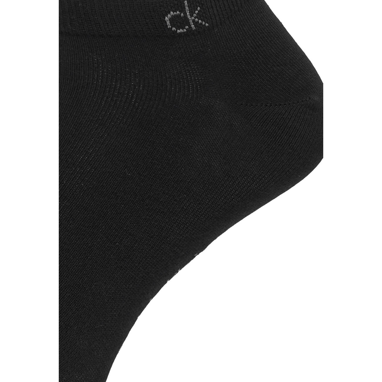 Pack 3 Paia Calzini Sneaker Calvin Klein; nero. 69% Cotone, 29% Fibre tecniche, 2% Elastam. Logo CK ricamato, traspiranti, taglio basso casual.