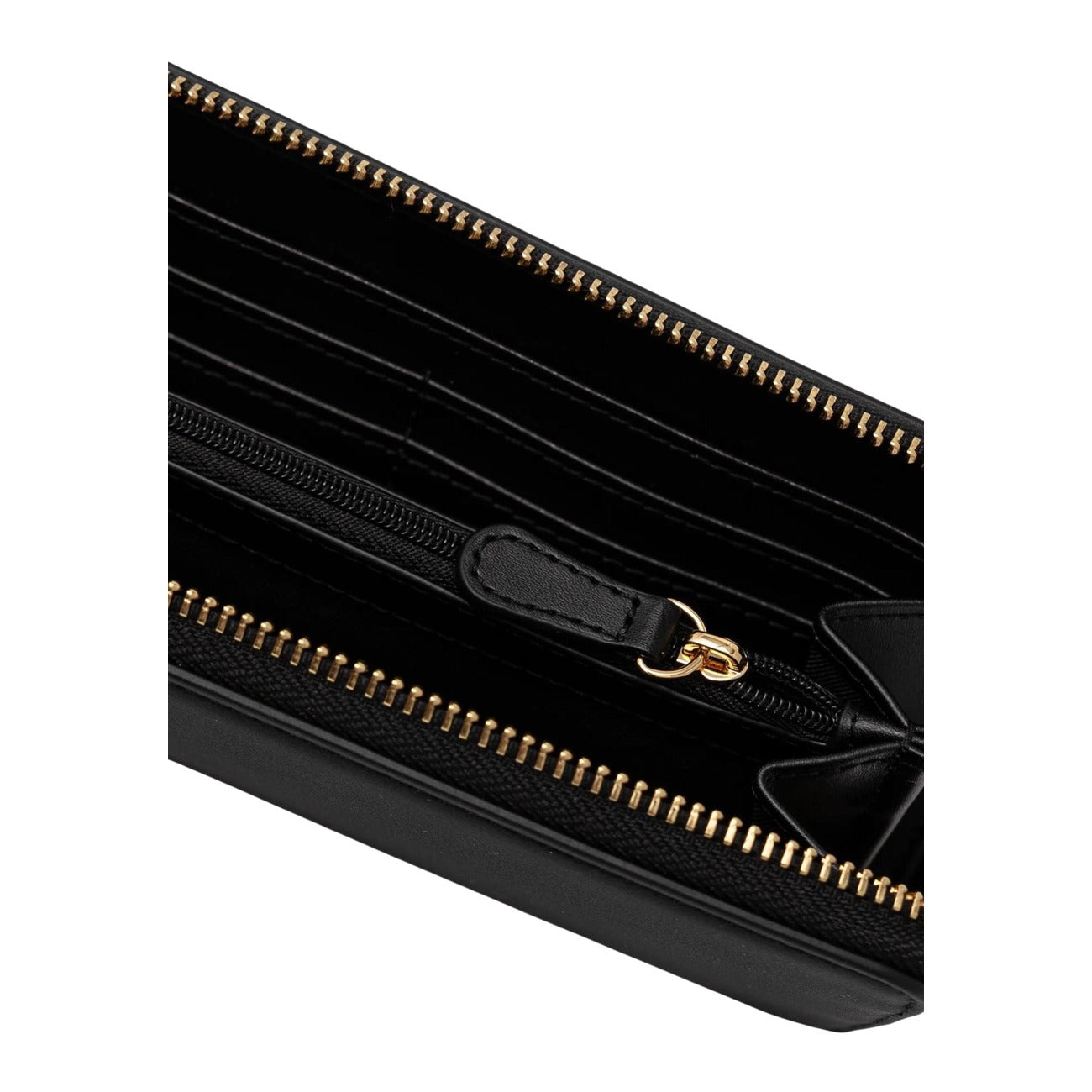 Portafoglio Love Moschino donna nero grande modello JC5611PP1. Portafogli zip-around in ecopelle nera con logo metallico dorato lucido sul davanti e scomparti interni per tessere e monete, stile classico ed elegante.