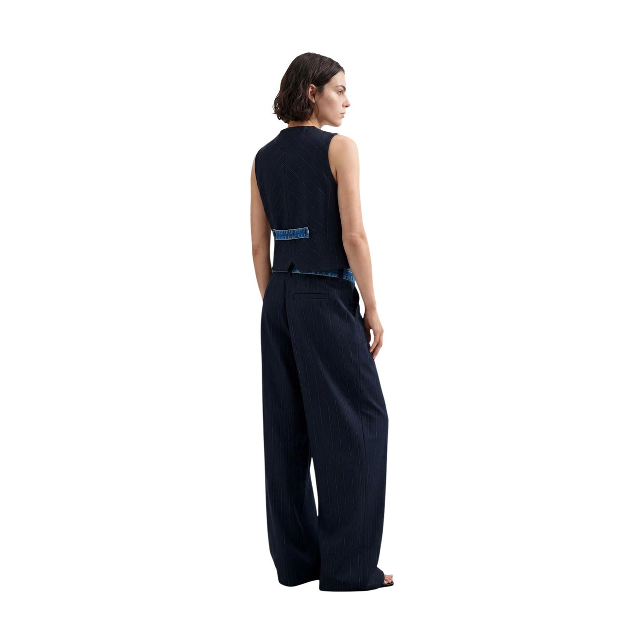 Pantaloni Desigual donna blu PANT LAILA. Pantaloni dritti in poliestere riciclato e viscosa, vita con passanti, chiusura con cerniera e bottone, abbigliamento donna autunno inverno.