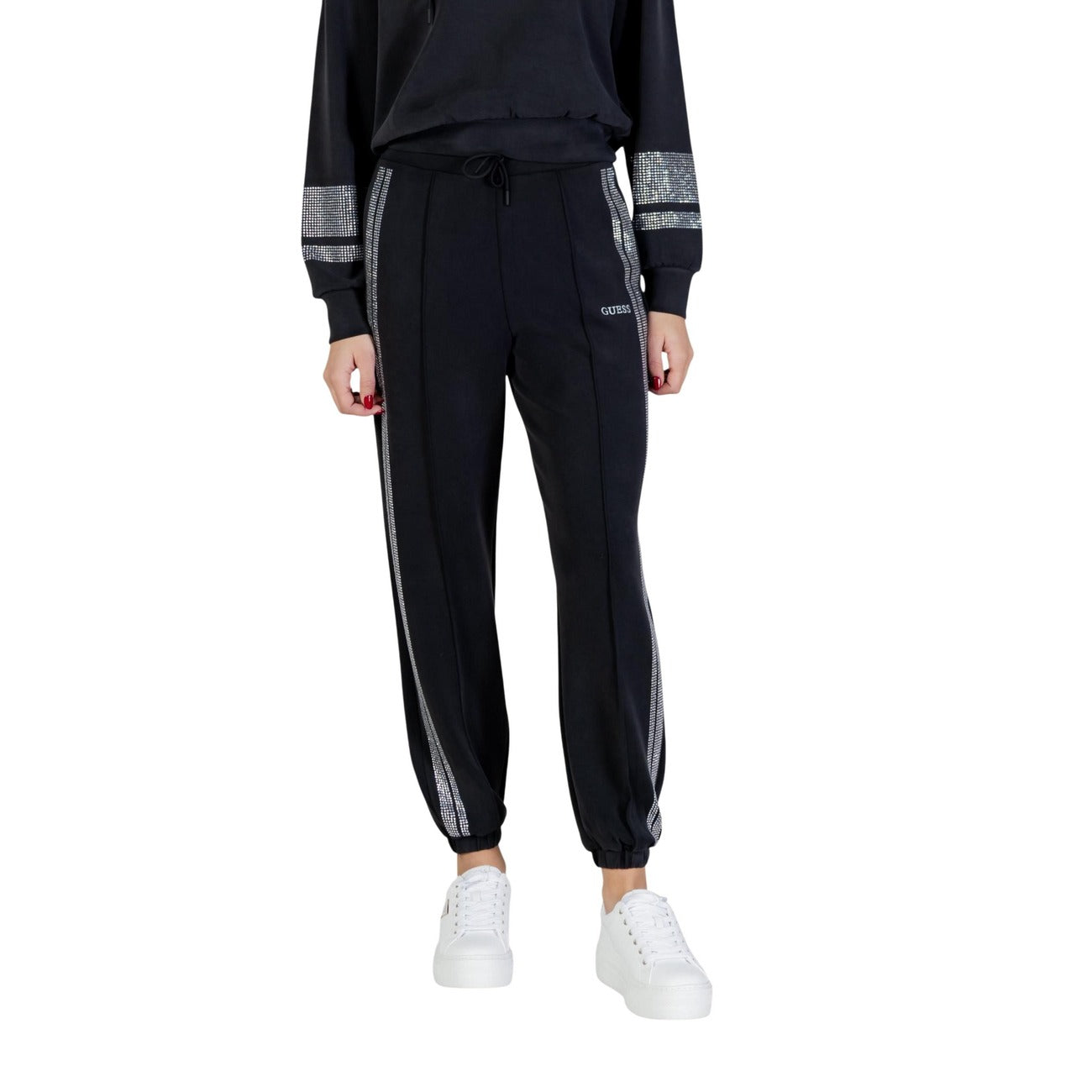 Pantaloni Guess Active donna neri sportivi - vista frontale indossata da modello
