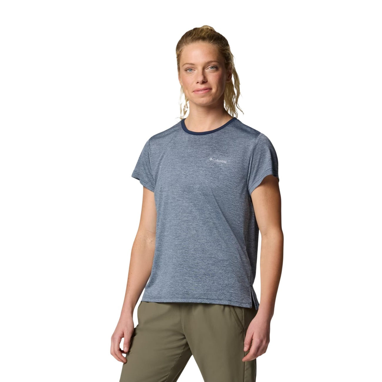 Columbia BlueVista Hill™ Tech T-shirt; tecnologia Omni-Wick™, orlo posteriore allungato, ventilazioni laterali. La maglia tecnica perfetta per escursioni e outdoor. Colore blu chiaro vista frontale 